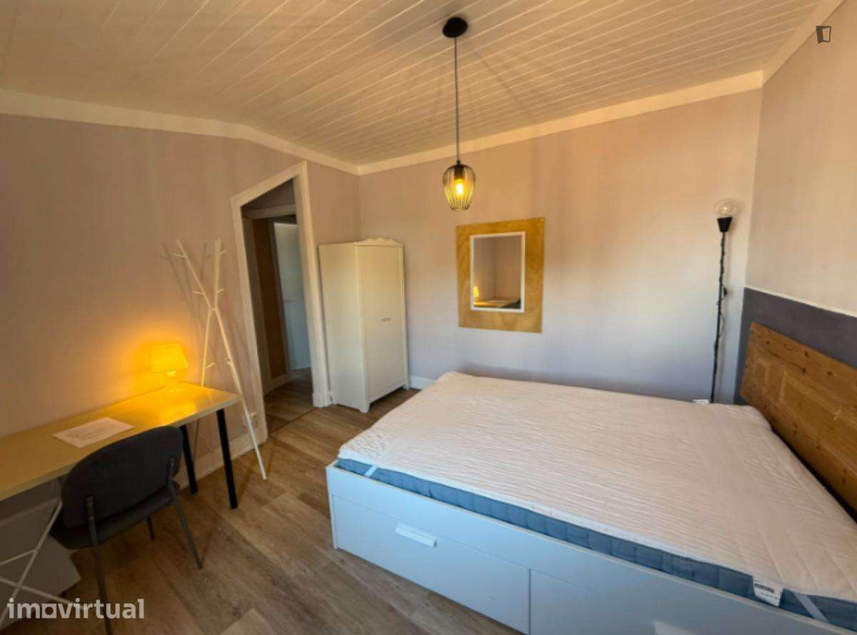 Quarto - localizado em Santarem - Grande imagem: 5/12