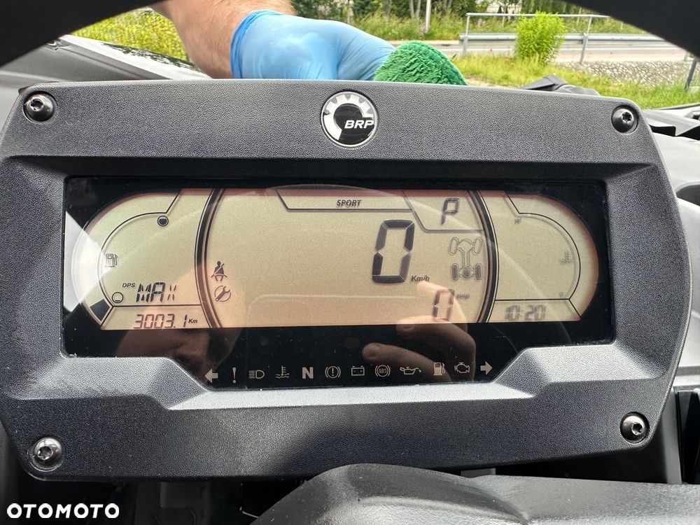 Can-Am Maverick - 11