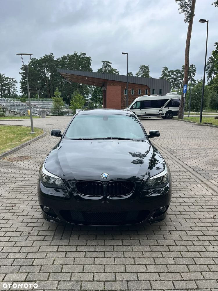 BMW Seria 5 550i Sport-Aut - 2