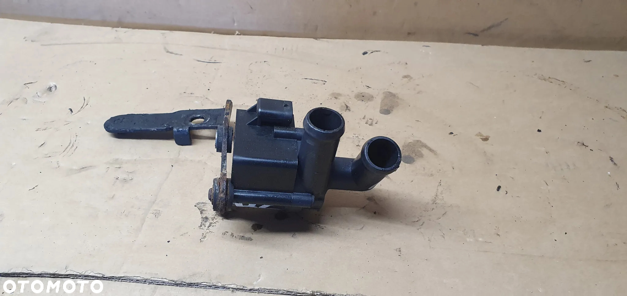 Dodatkowa pompka obiegu wody elektrozawór VW Passat B6 2.0 TDI 5N0965561 - 2