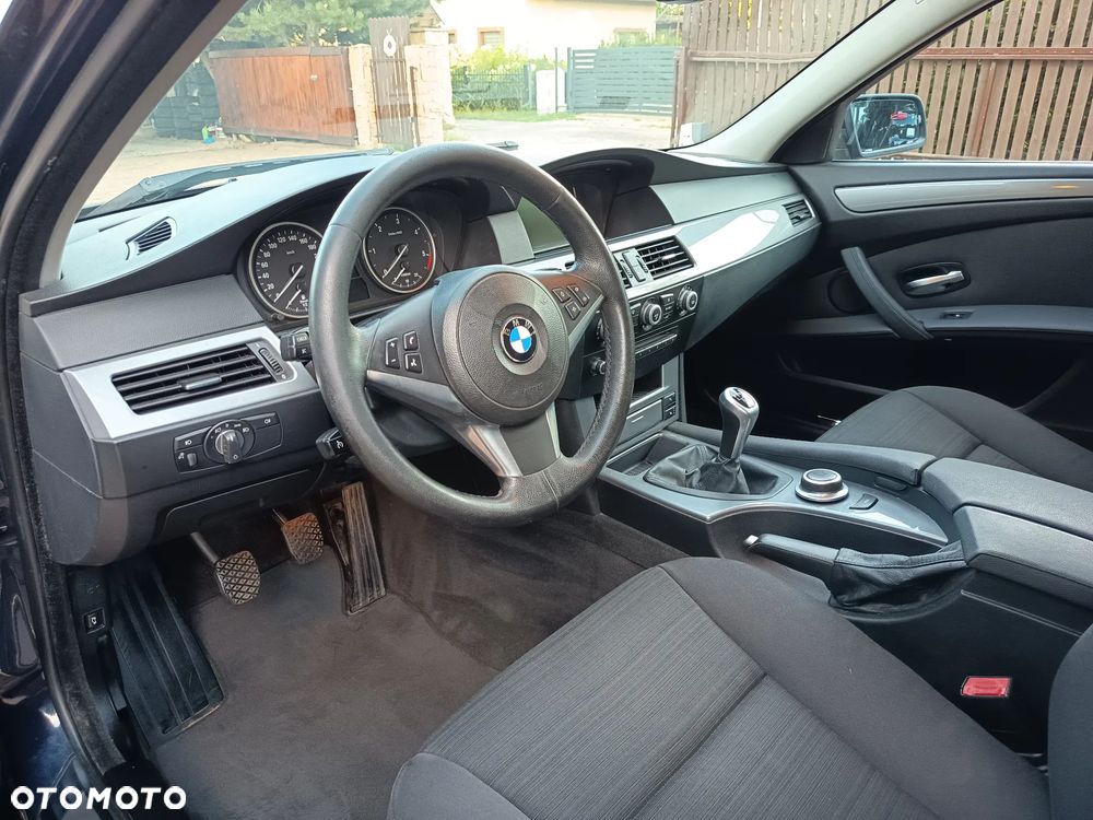 BMW Seria 5 525d - 16