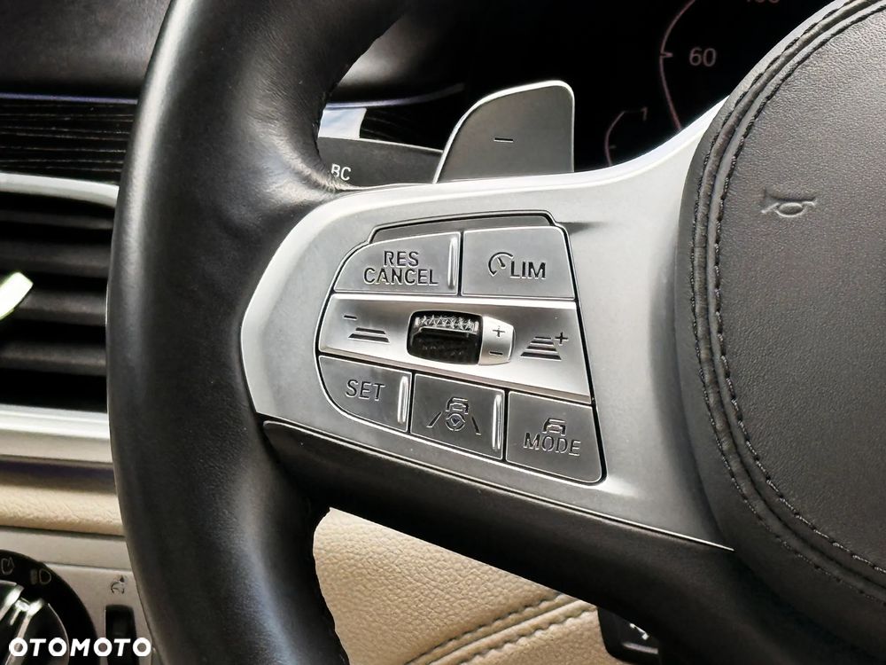 BMW Seria 7 750i xDrive - 21