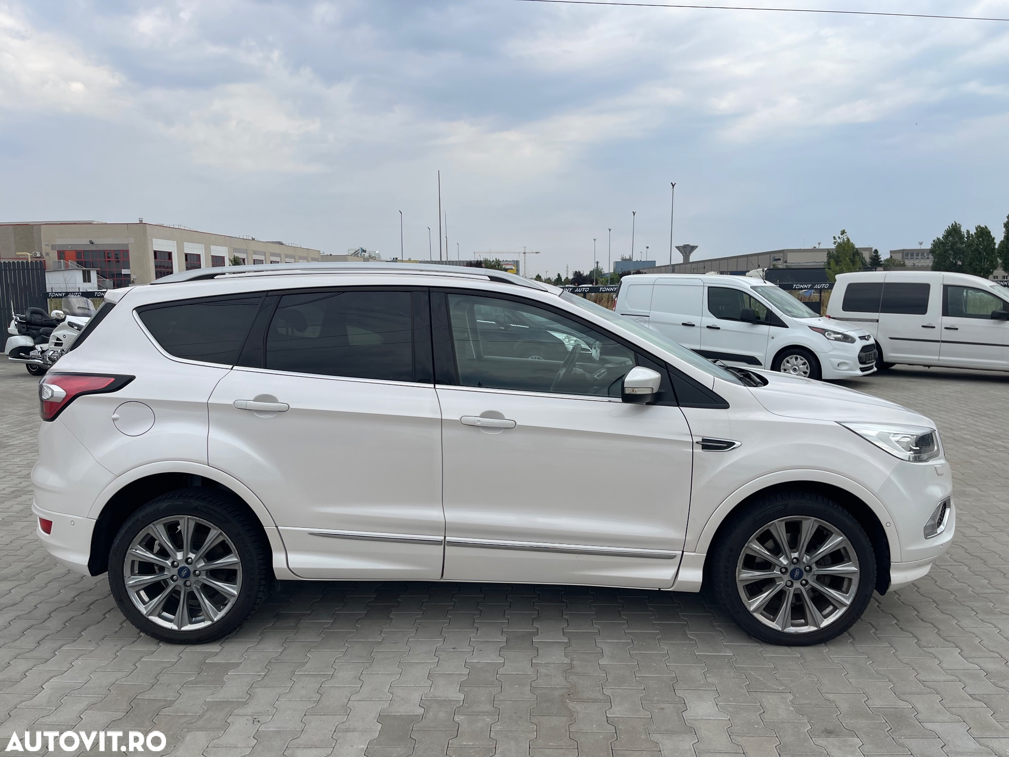 Ford Kuga 2.0 TDCi 4WD Powershift Vignale - 4