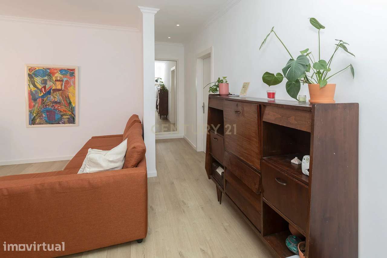 Apartamento T2 transformado em T1, totalmente remodelado, em São Domin - Grande imagem: 2/11