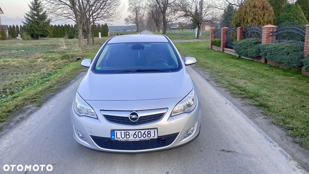 Opel Astra 1.4 Turbo Cosmo - 2