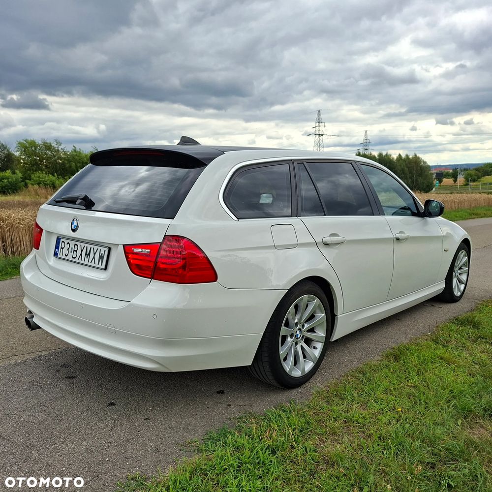 BMW Seria 3 325i xDrive - 4