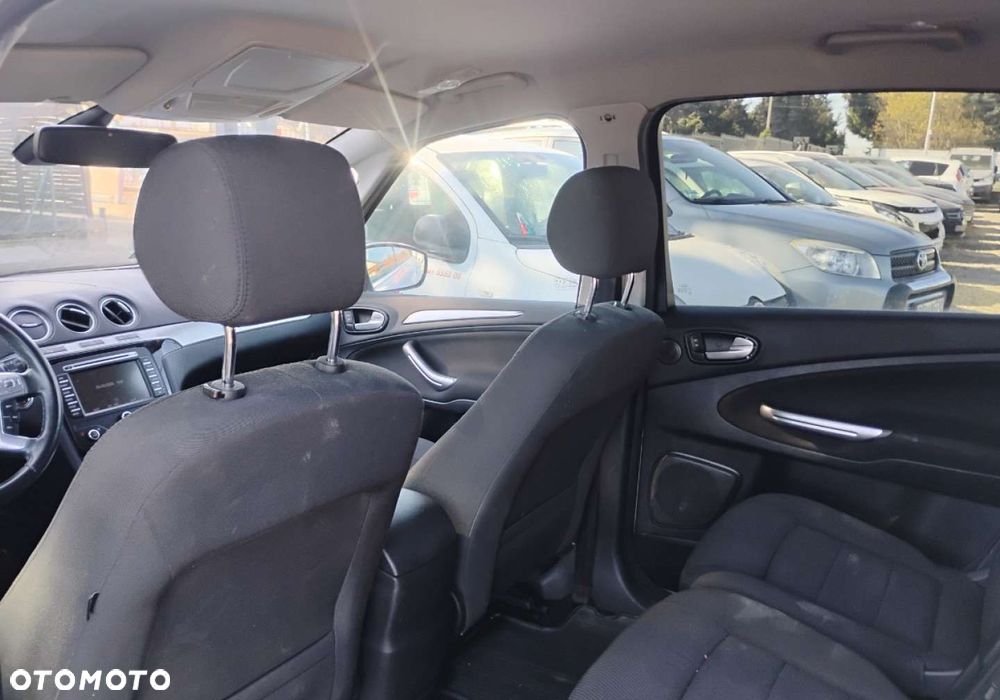 Ford S-Max - 11