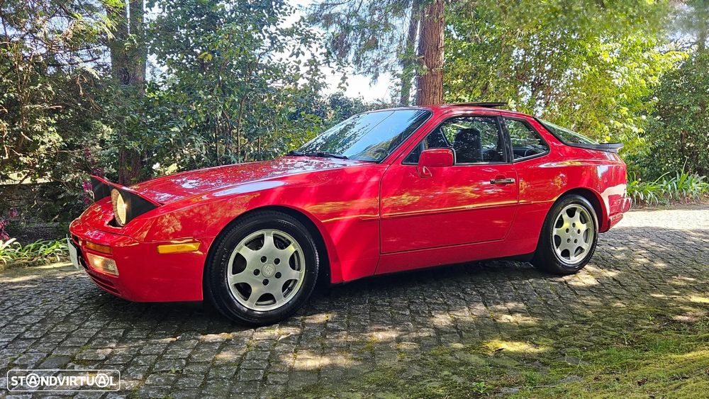 Porsche 944 Turbo S - 1