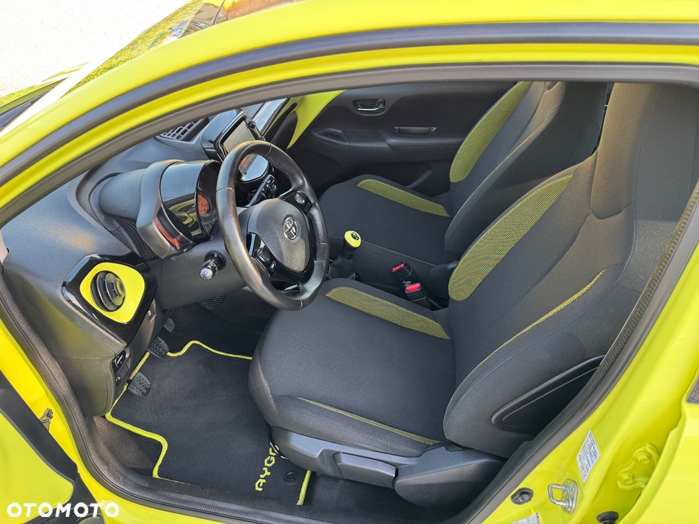 Toyota Aygo x mit x-business Paket - 37