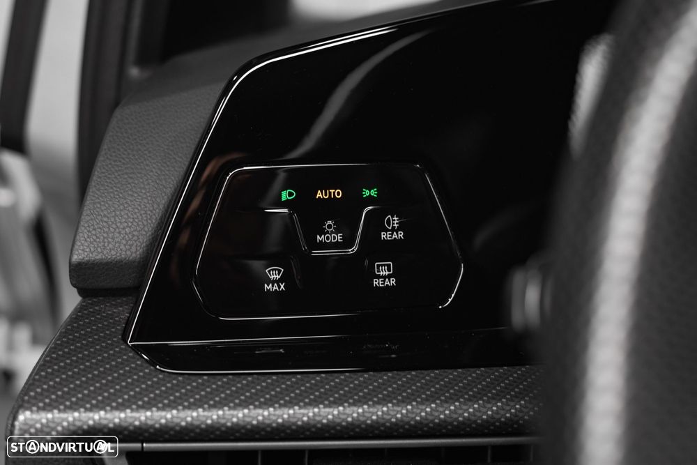 VW Golf Variant 2.0 TDi R-Line DSG - 29