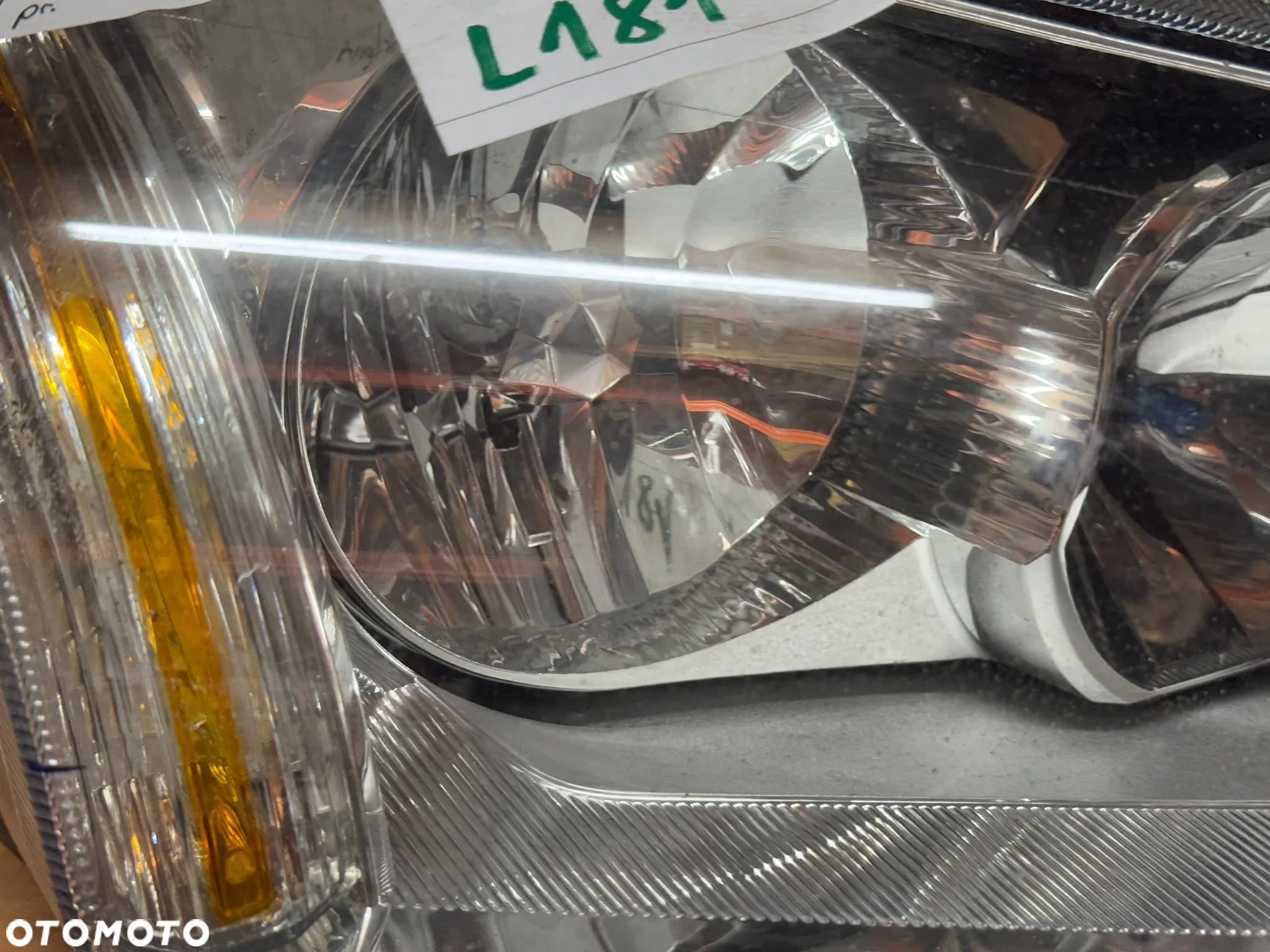 LAMPA REFLEKTOR GŁÓWNY PRAWY FORD FOCUS MK2 2004- ANGLIK - 2