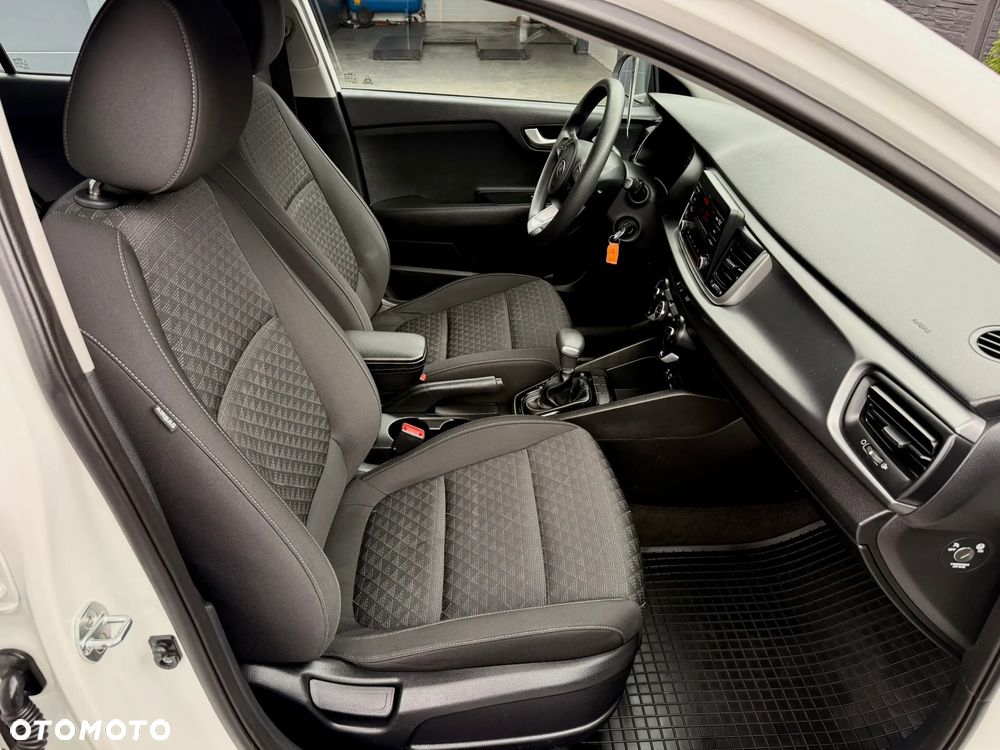 Kia Rio 1.4 L - 22