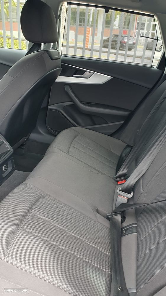 Audi A4 Avant 2.0 TDI Advance S tronic - 5