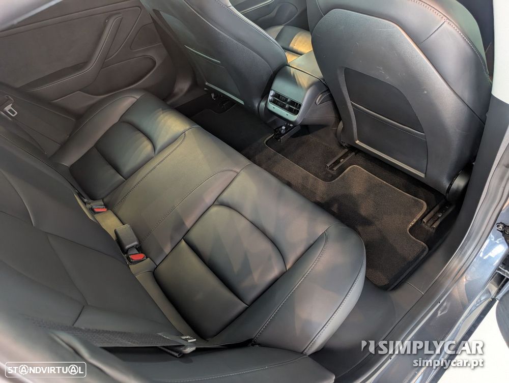 Tesla Model 3 - 8