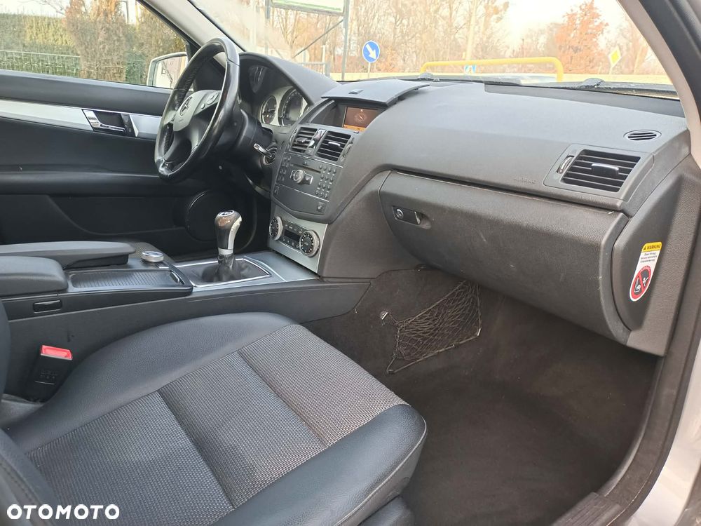 Mercedes-Benz Klasa C 220 CDI DPF Avantgarde - 18