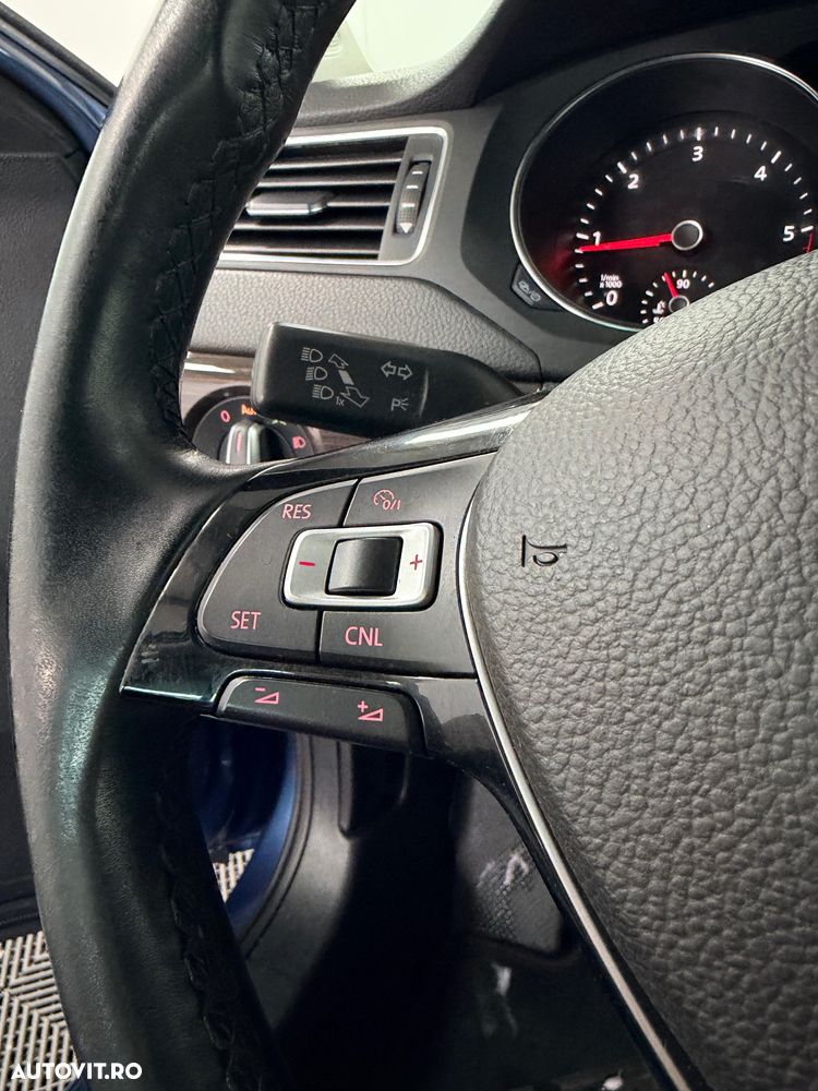 Volkswagen Jetta 2.0 TDI DSG Comfortline - 20