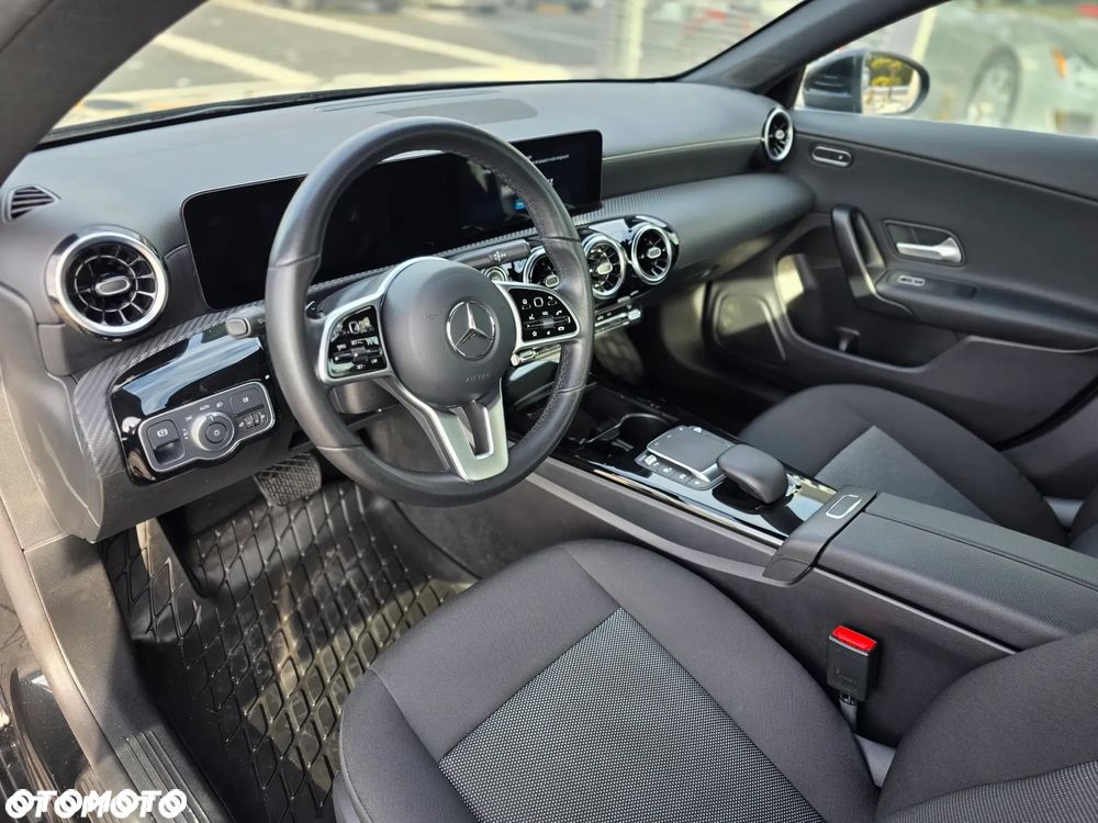 Mercedes-Benz CLA 180 d Progressive 8G-DCT - 16