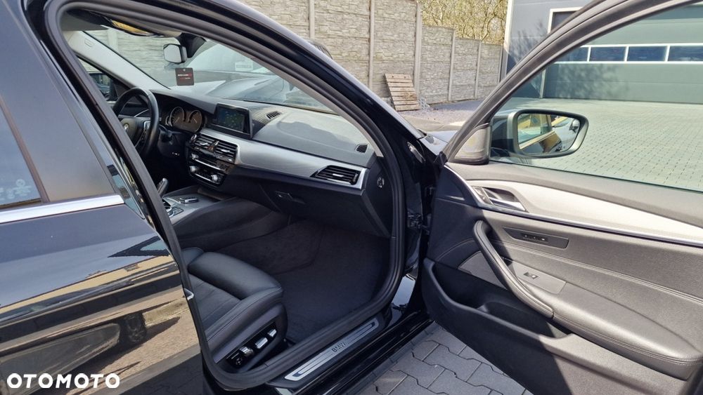 BMW Seria 5 530d Sport Line - 27