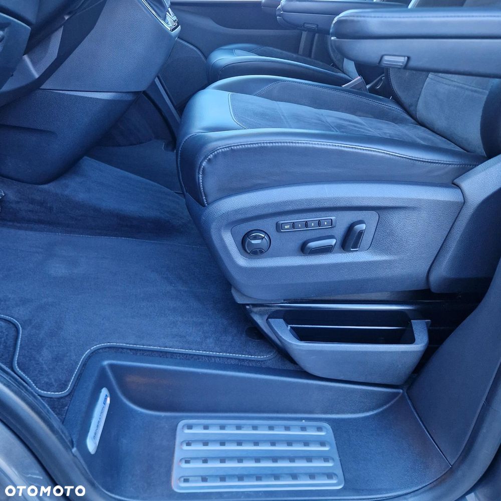 Volkswagen Multivan - 33