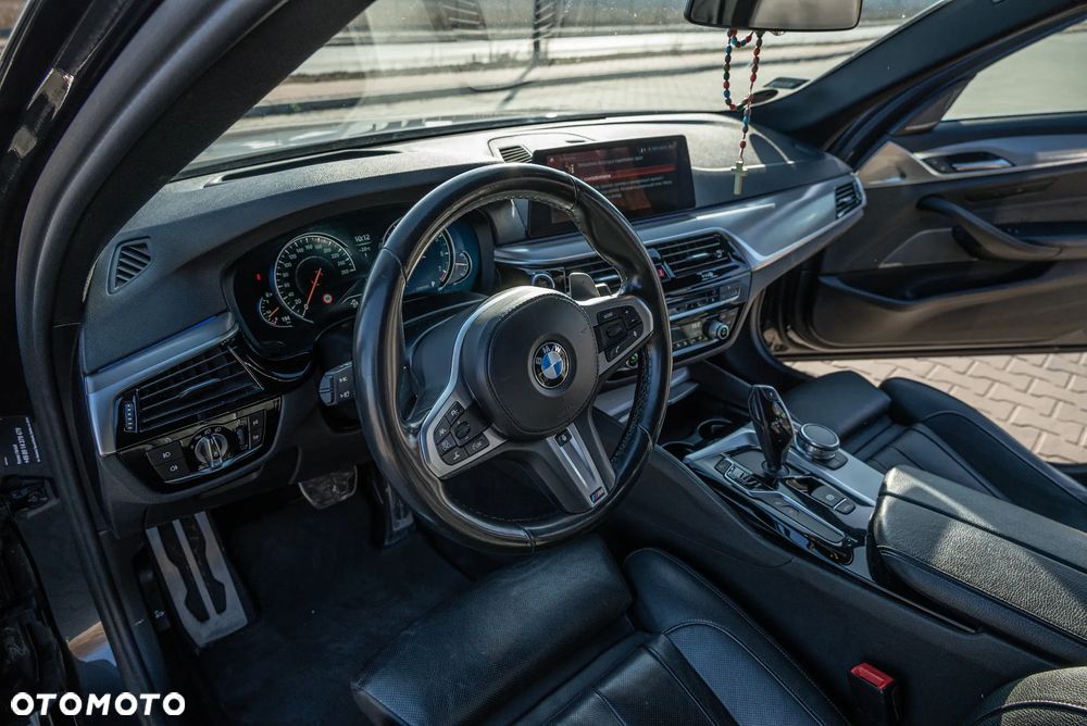 BMW Seria 5 540i xDrive - 15