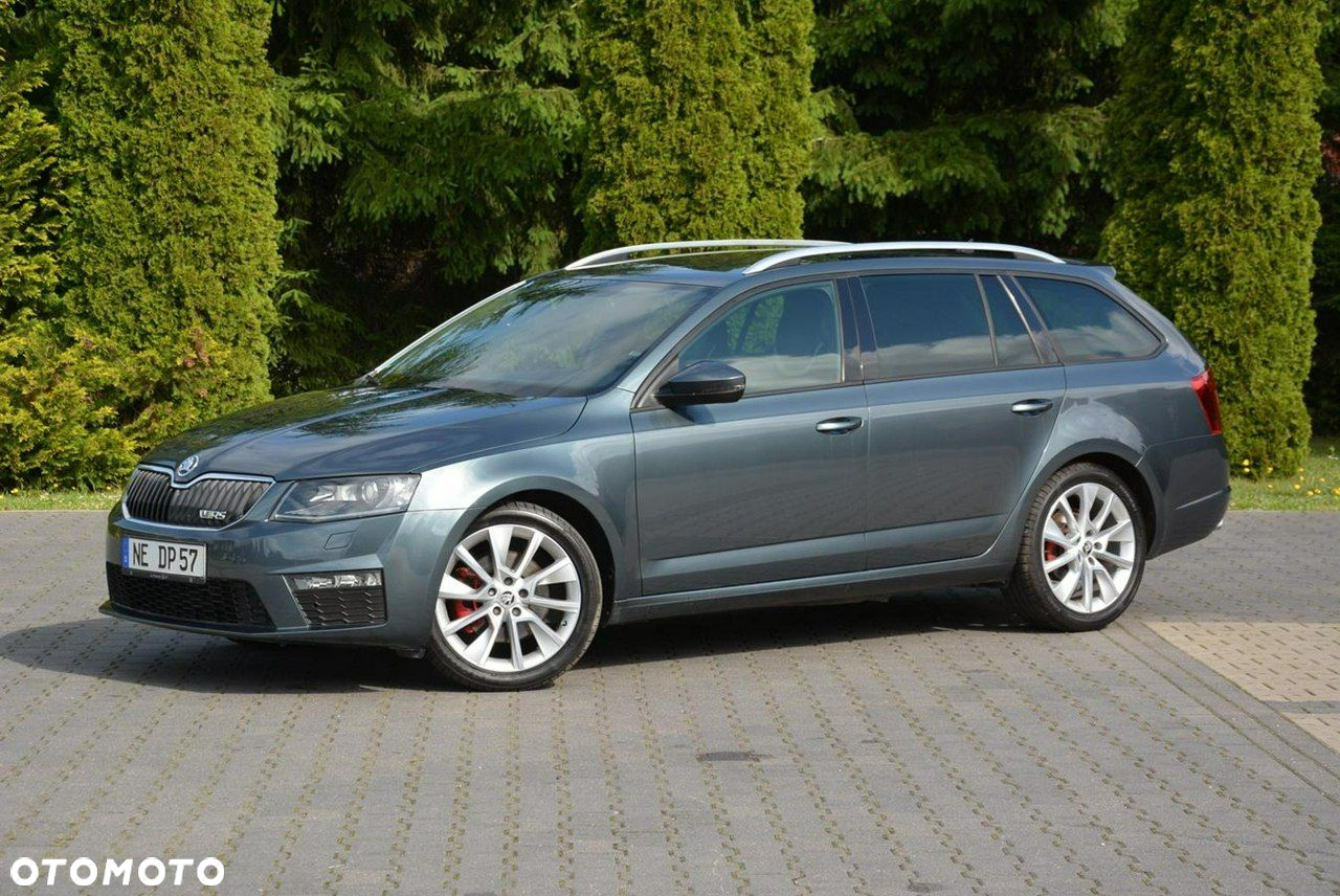Skoda Octavia Combi 2.0 TDI DSG RS - 3