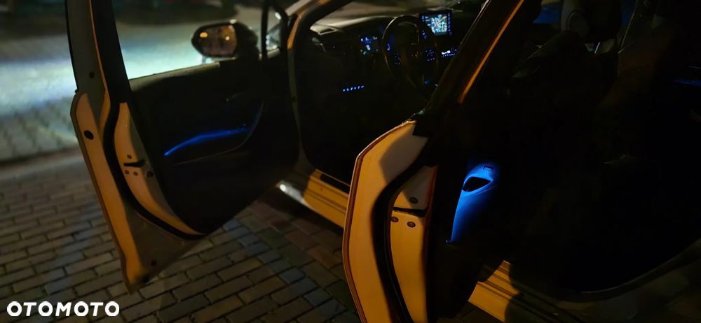 Toyota Corolla 2.0 Hybrid Executive - 7