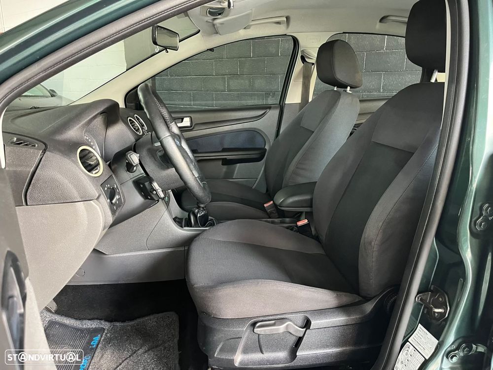 Ford Focus 1.4 16V Sport - 10