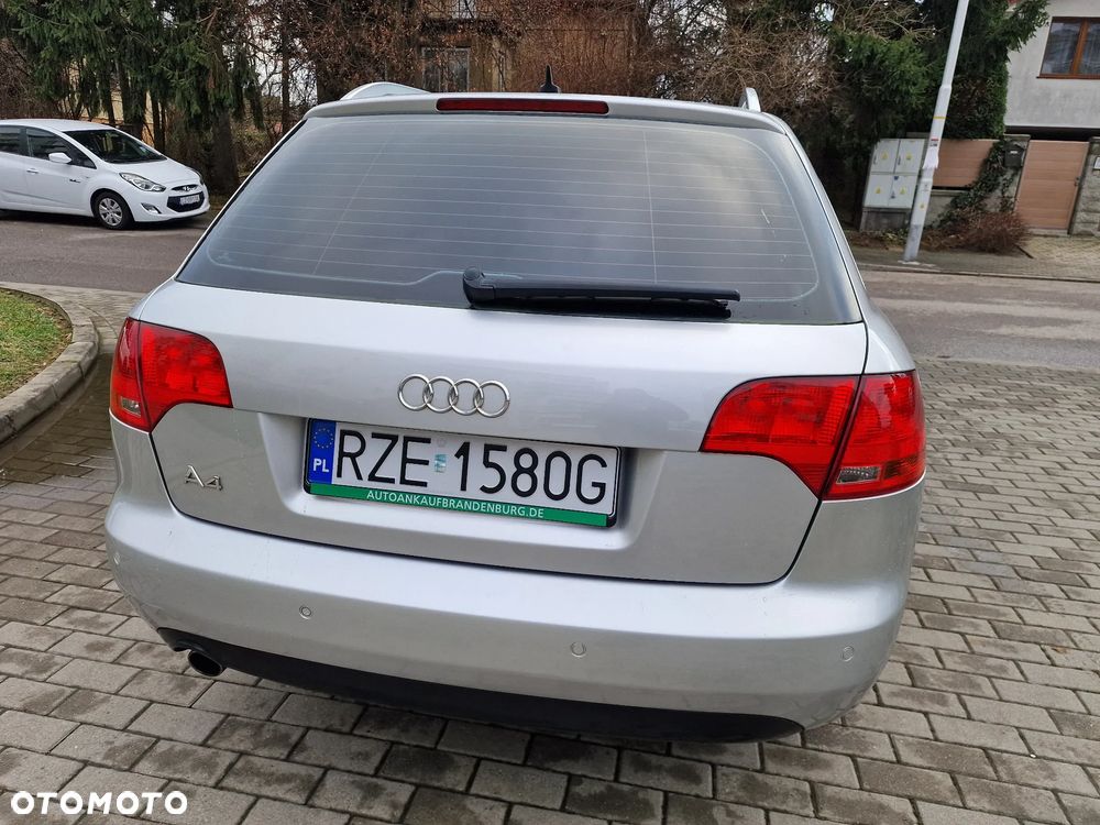 Audi A4 Avant - 11