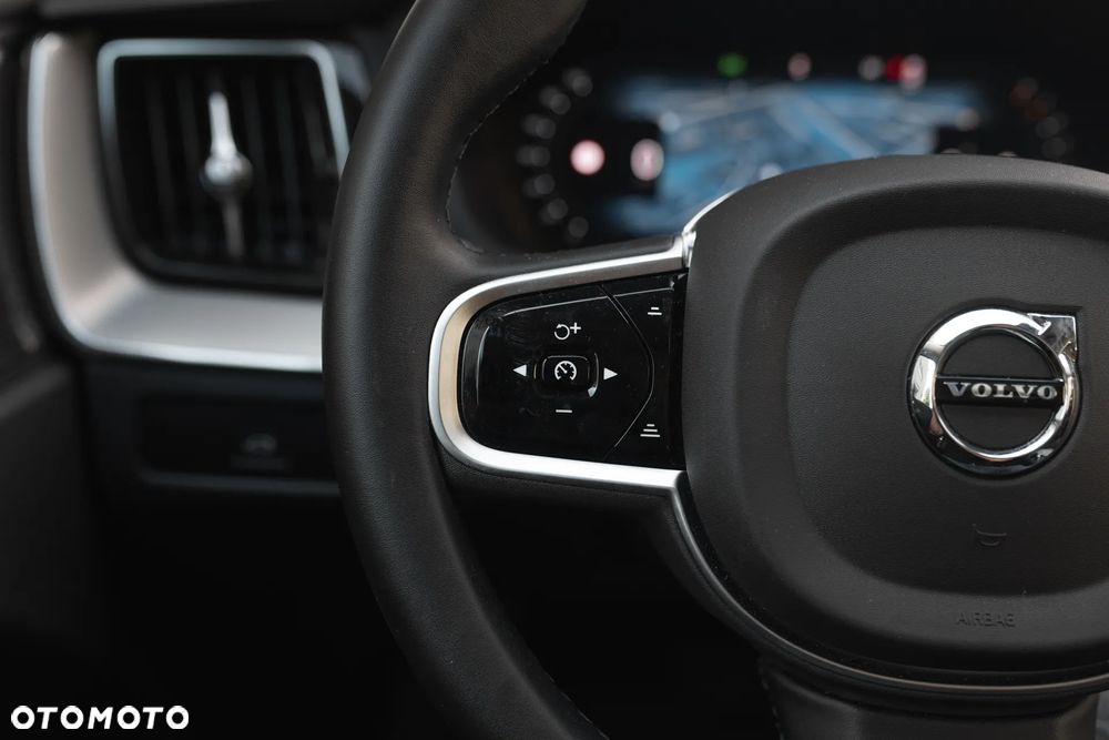 Volvo XC 60 B5 B AWD Ultimate Dark - 22