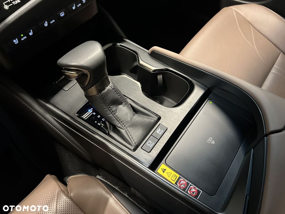 Lexus ES 300h Prestige - 29