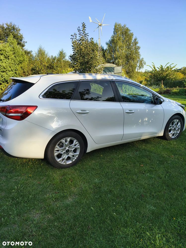 Kia Ceed - 11