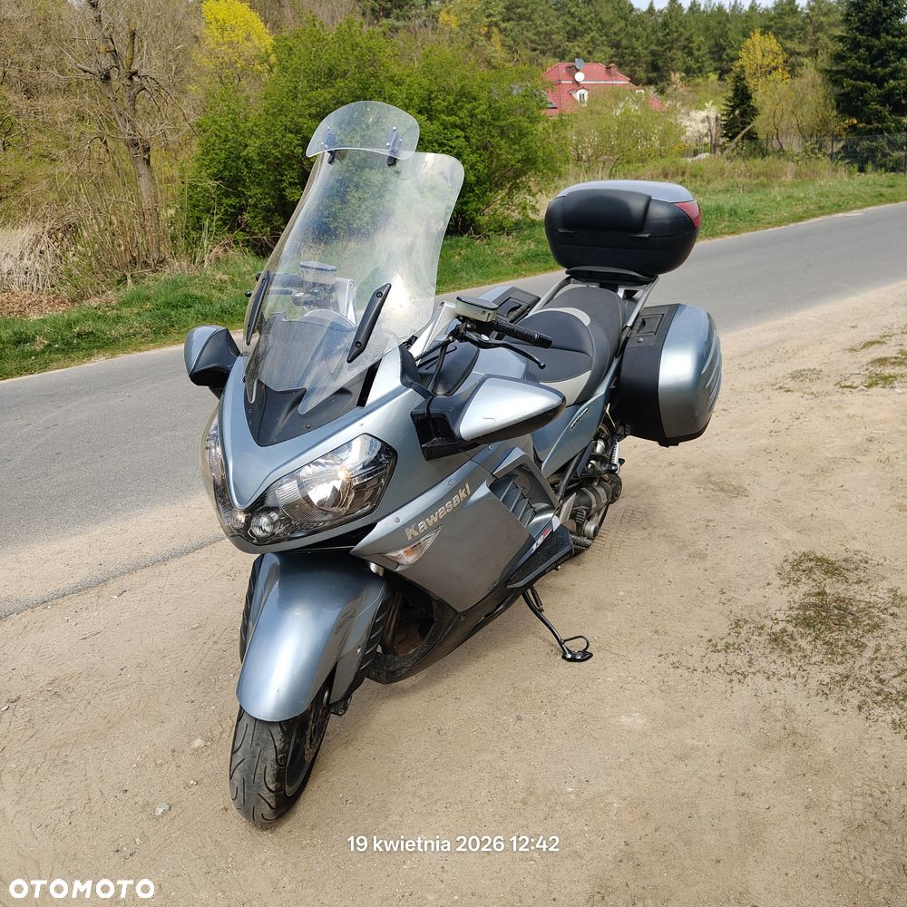 Kawasaki GTR - 4