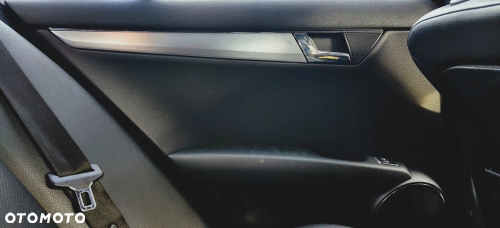 Mercedes-Benz Klasa C 300 7G-TRONIC - 26
