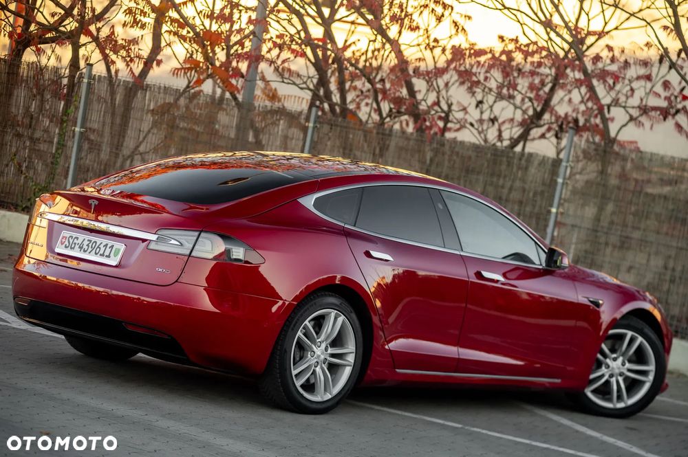 Tesla Model S - 15