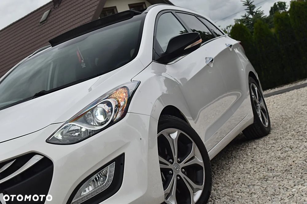 Hyundai i30 i30cw 1.6 CRDi Fifa World Cup Edition - 2