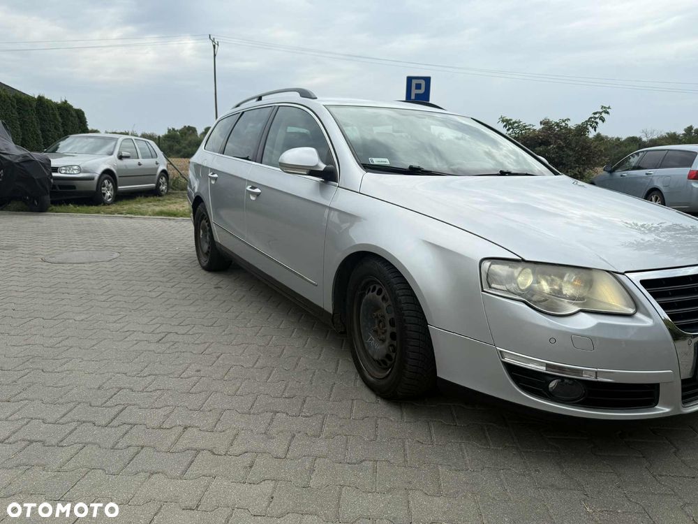 Volkswagen Passat - 1