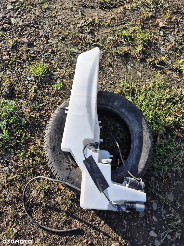 Zbiornik płynu do spryskiwaczy Nissan Navara NP300/D23 - 2