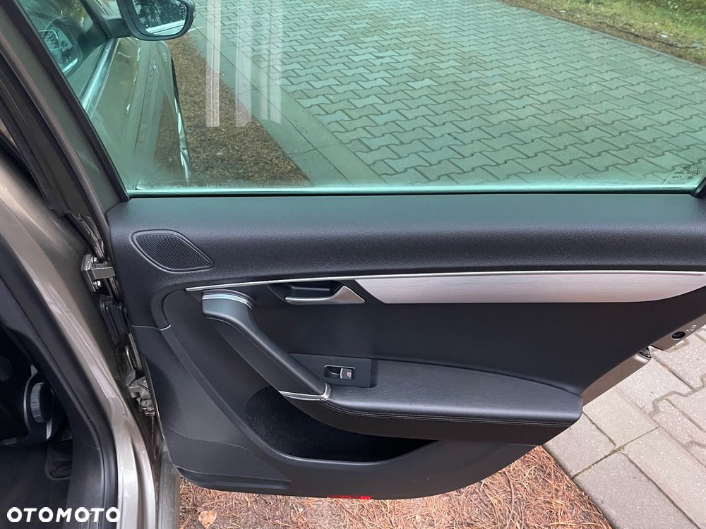 Volkswagen Passat 2.0 TDI DSG BlueMotion Technology Business Edition - 11