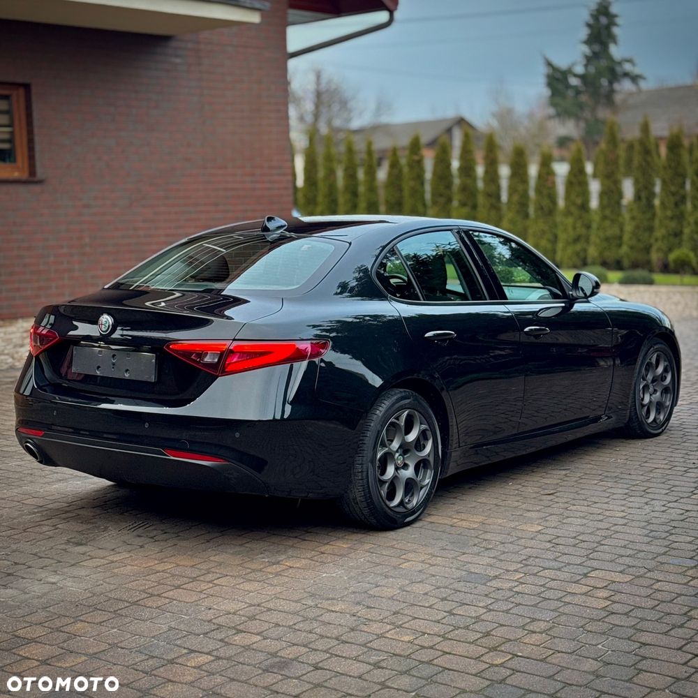 Alfa Romeo Giulia - 9