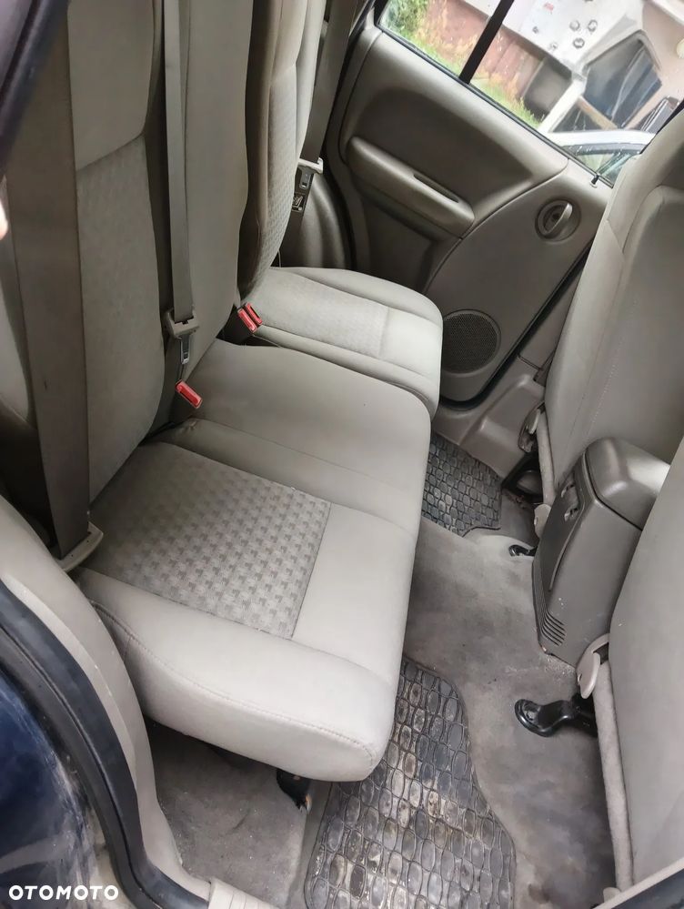 Jeep Liberty - 19