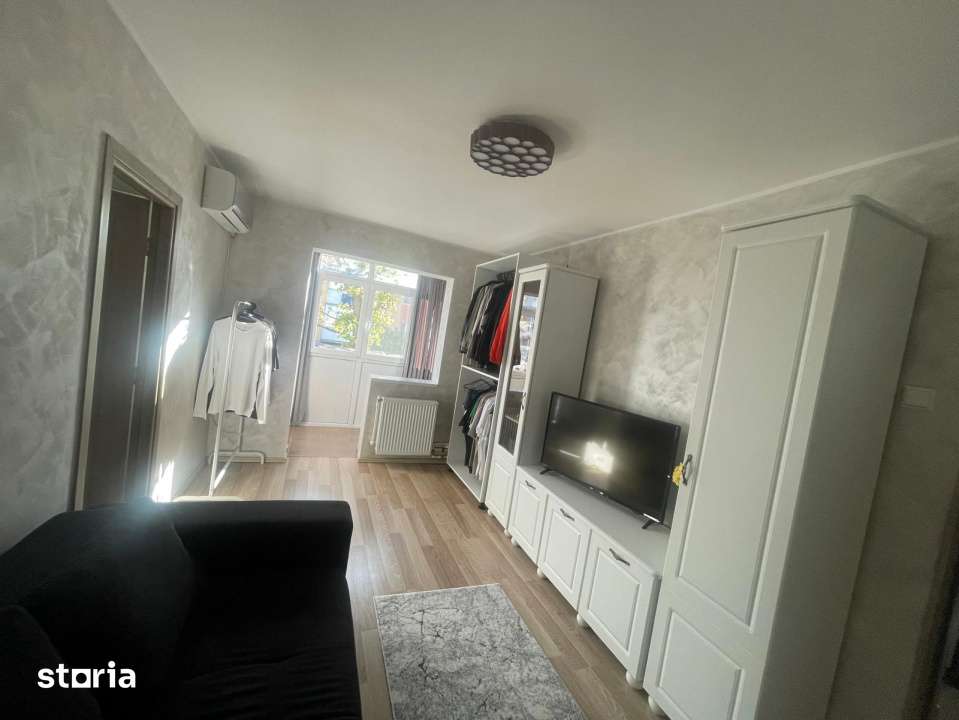 Apartament cu 2 camere, etajul 1, zona Craiovita Noua — fotografia 1