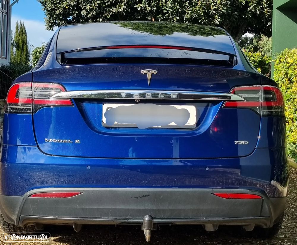 Tesla Model X - 6