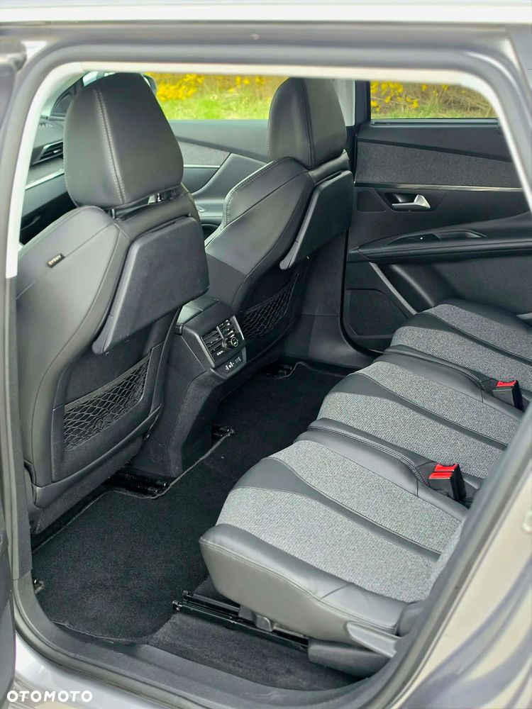 Peugeot 5008 - 5
