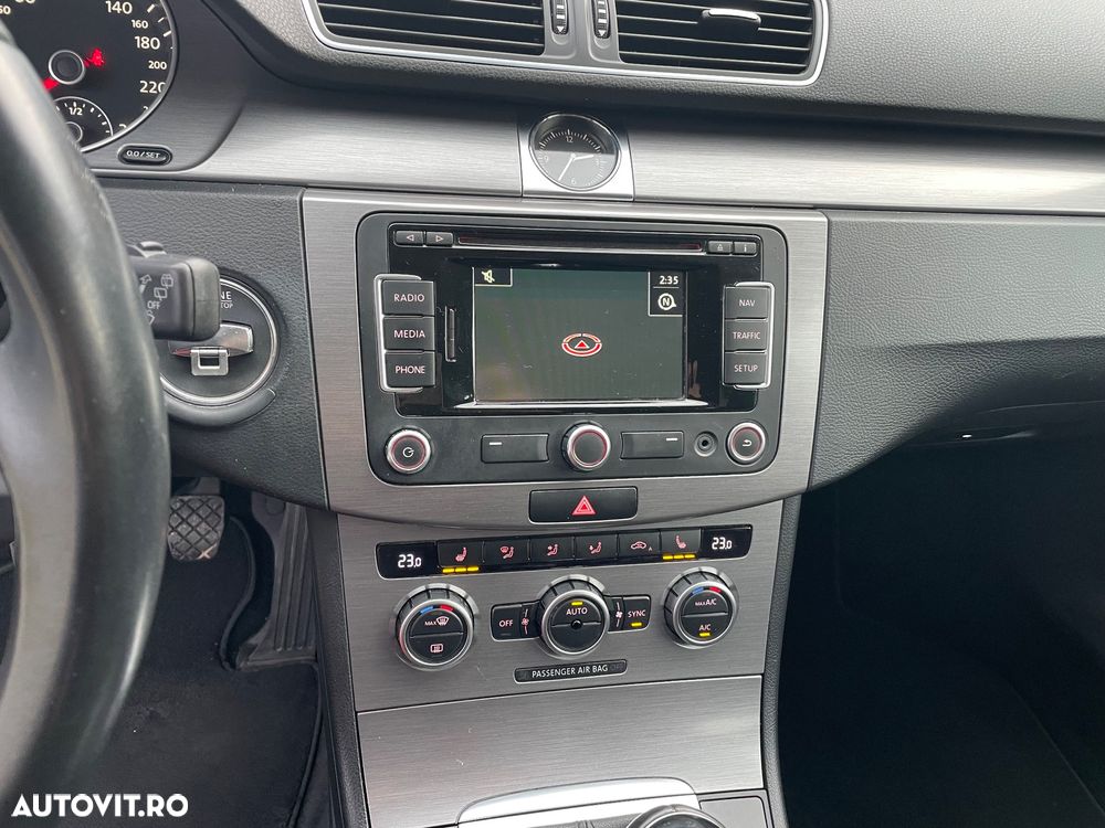 Volkswagen Passat - 26