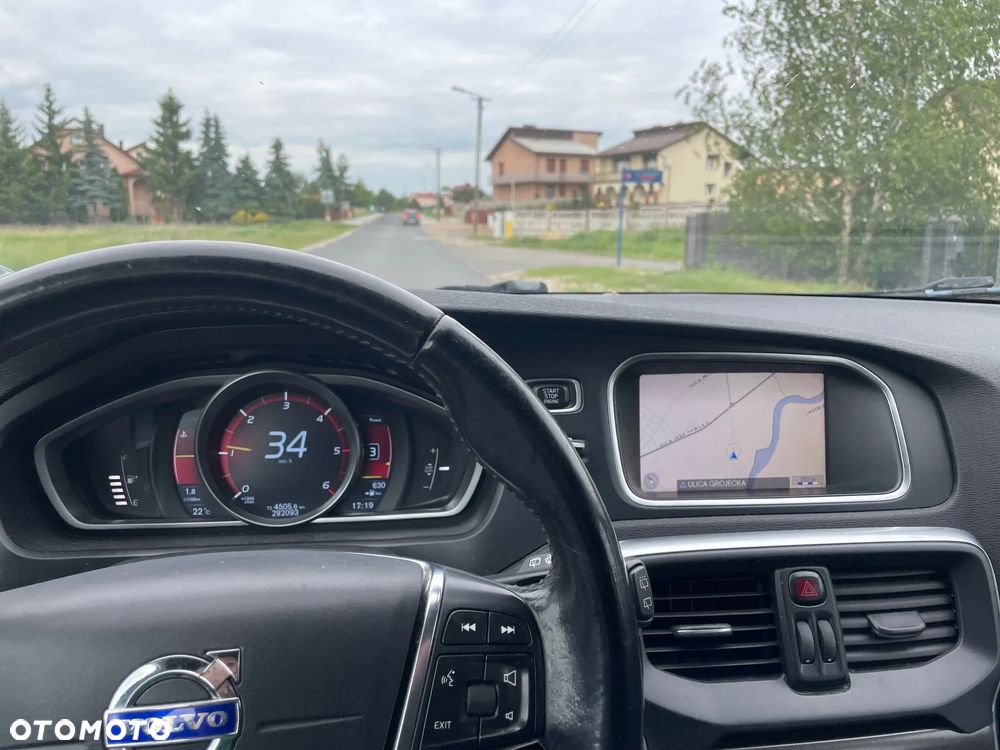 Volvo V40 D2 R-Design - 6
