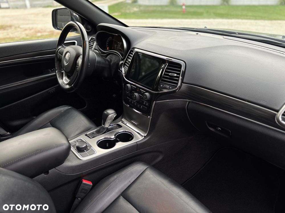 Jeep Grand Cherokee - 21