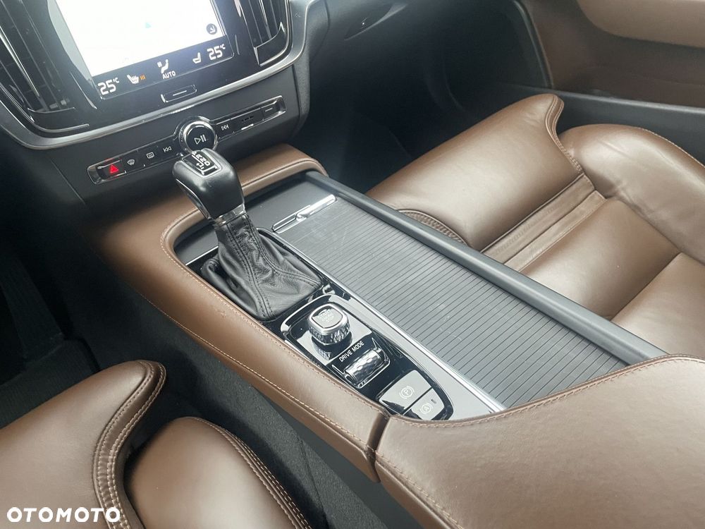 Volvo V90 Cross Country - 17