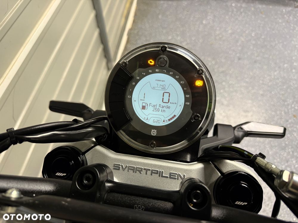 Husqvarna Svartpilen - 12