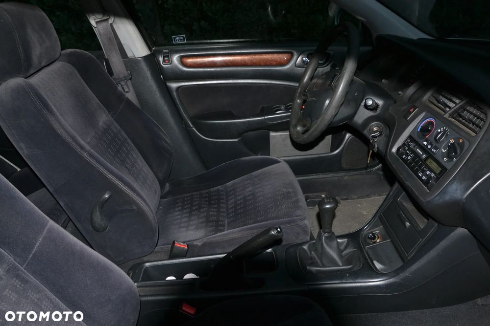 Honda Accord 1.8i LS - 6