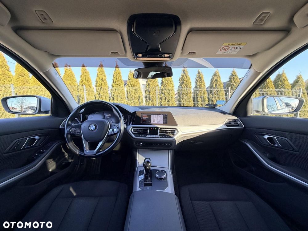 BMW Seria 3 320d xDrive - 10
